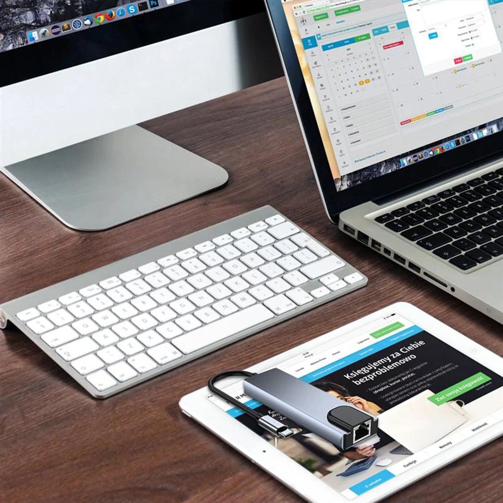 Caelix docking station, port view — 4K HDMI and VGA output